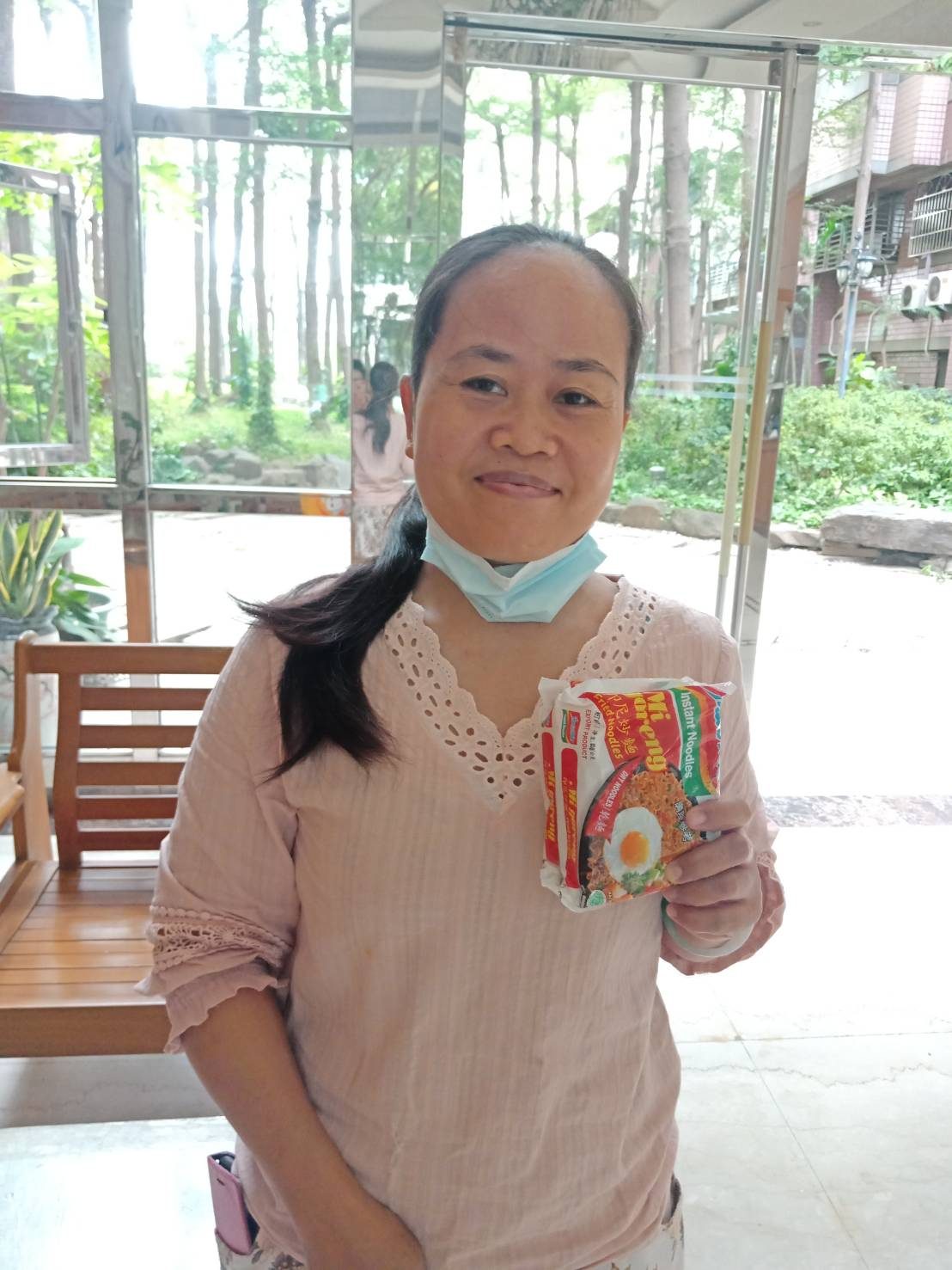 高雄三民區余小姐家外勞黛瑪,已服務一年半,與余奶奶感情融洽