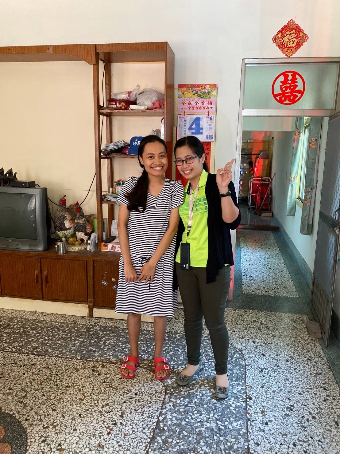 屏東枋寮李先生家外勞瑪莎瑪,服務1年多十分乖巧有笑容,雇主滿意